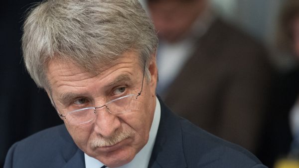 %Председатель правления, член совета директоров компании Новатэк Леонид Михельсон 