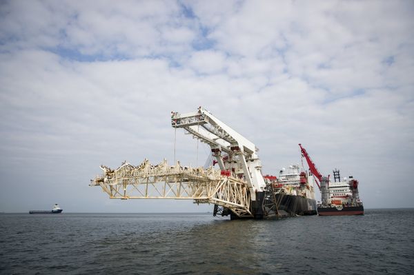%Судно Solitaire во время проведения работ по укладке труб газопровода Северный поток-2 в Финском заливе. 5 сентября 2018