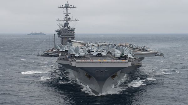 Американский авианосец USS Harry Truman