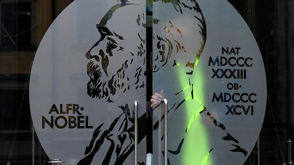  Главный вход в Нобелевский музей в Стокгольме