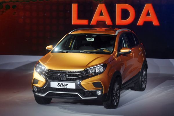 %Автомобиль LADA XRAY Cross на Московском международном автомобильном салоне 2018