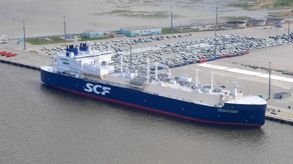 %Арктический танкер-газовоз Кристоф де Маржери (ледового класса Arc7), разработанный для проекта Ямал СПГ