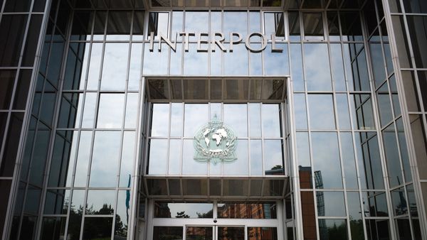 %Штаб-квартира Интерпола в Лионе