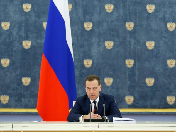 %Премьер-министр РФ Д. Медведев провел заседание правительственной комиссии