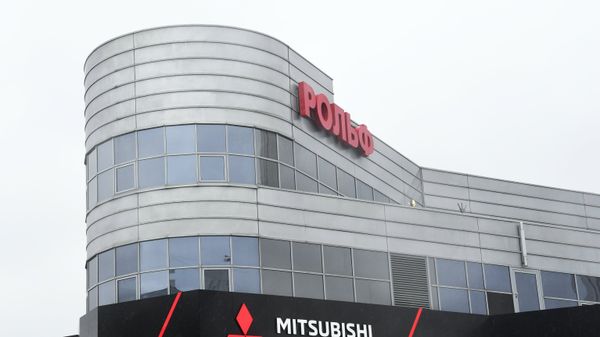 %В салонах автодилера Рольф проходят обыски