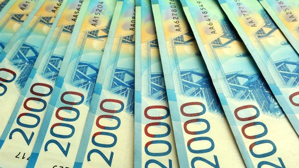 %Банкноты номиналом 2000 рублей