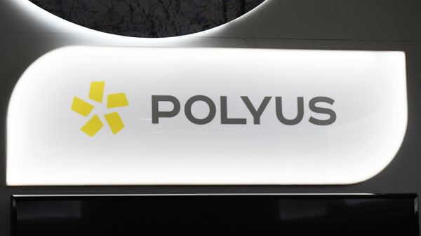 Вывеска компании Polyus на IV Восточном экономическом форуме во Владивостоке