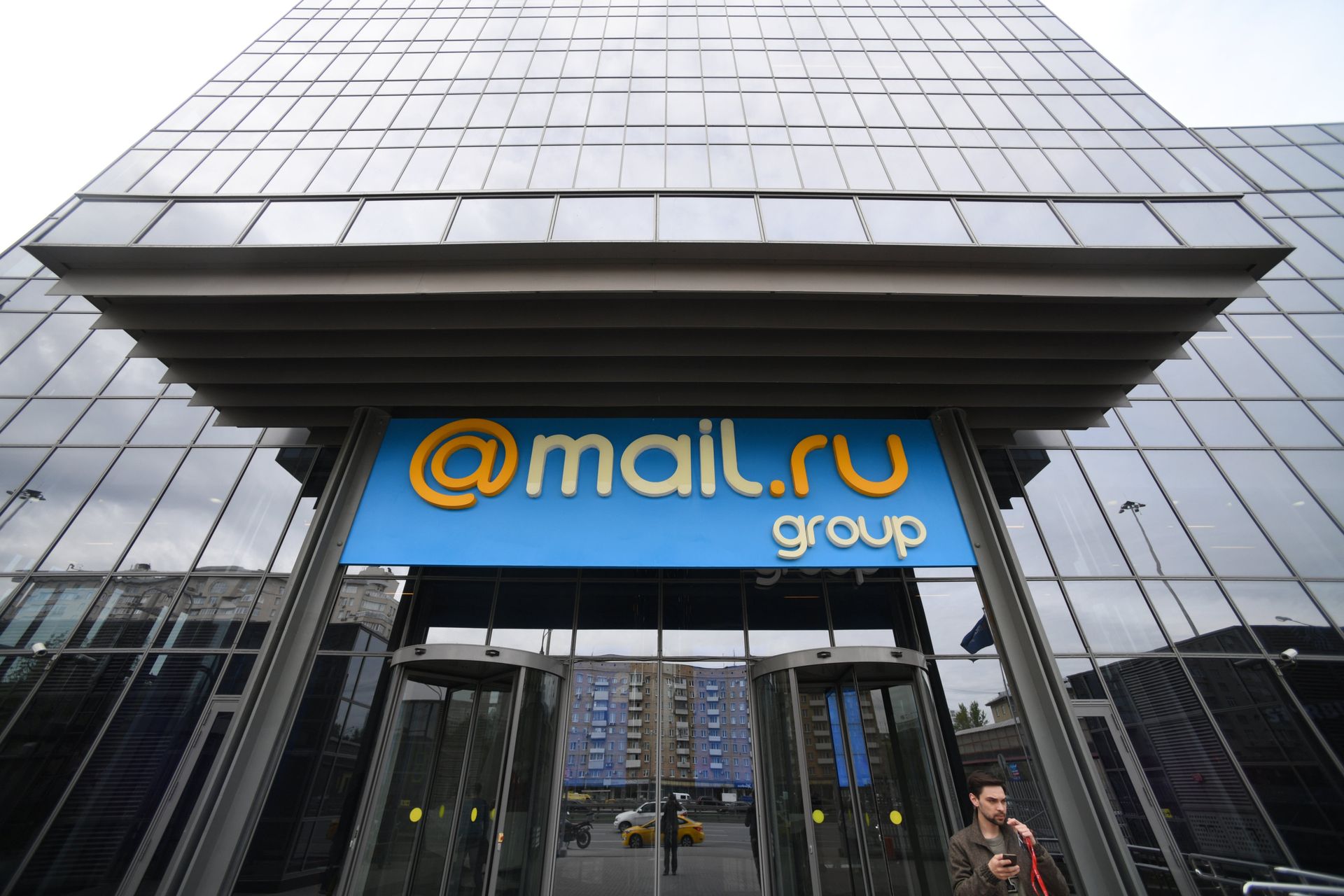 %Вход в здание офиса компании Mail.ru - ПРАЙМ, 1920, 24.09.2020