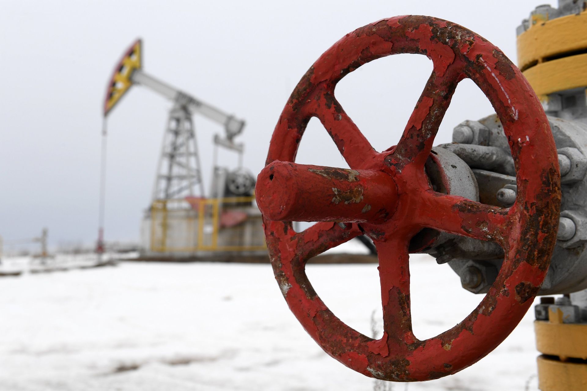 %Работа нефтяных станков - качалок - ПРАЙМ, 1920, 17.05.2021
