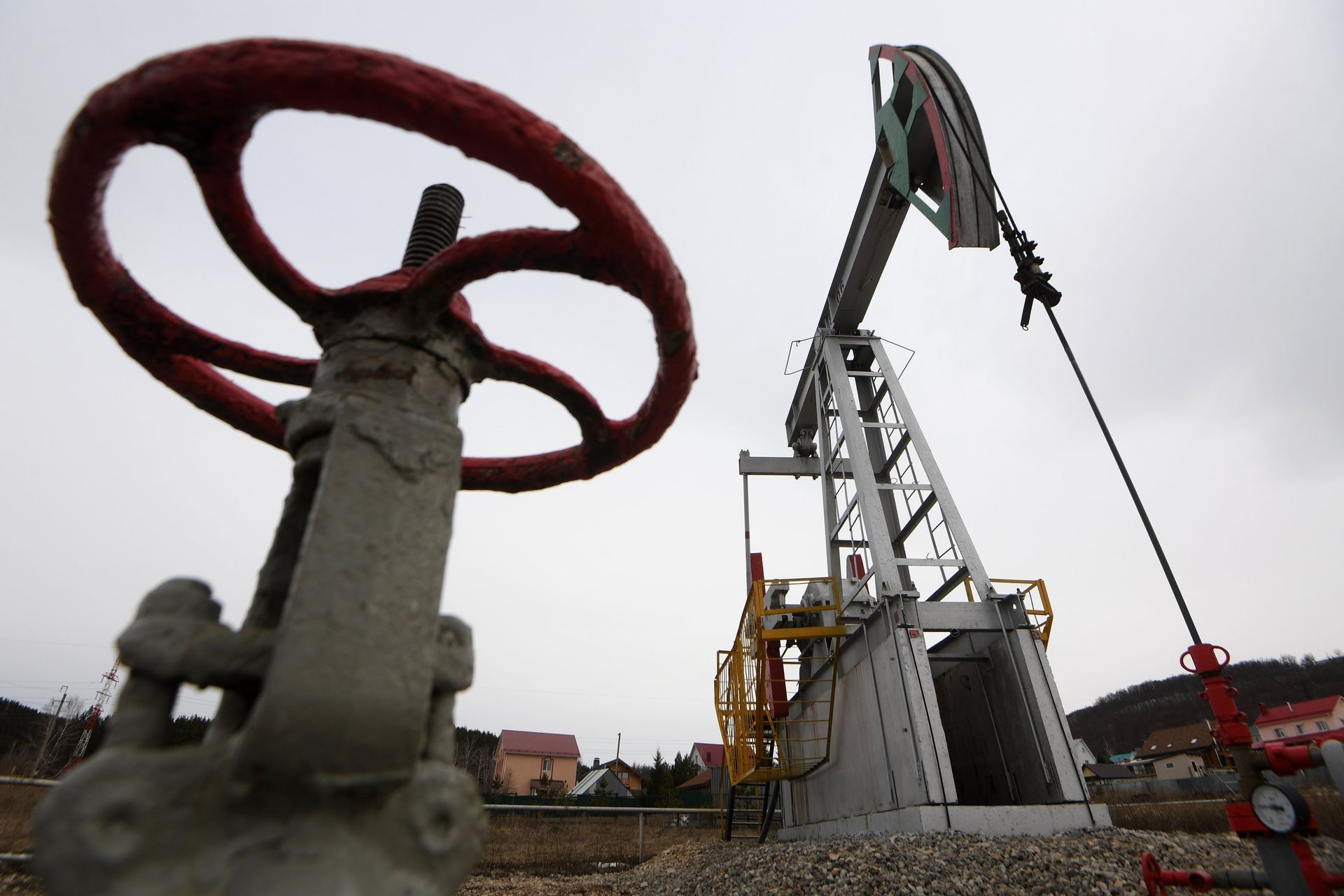  Работа нефтяных станков - качалок - ПРАЙМ, 1920, 12.01.2021