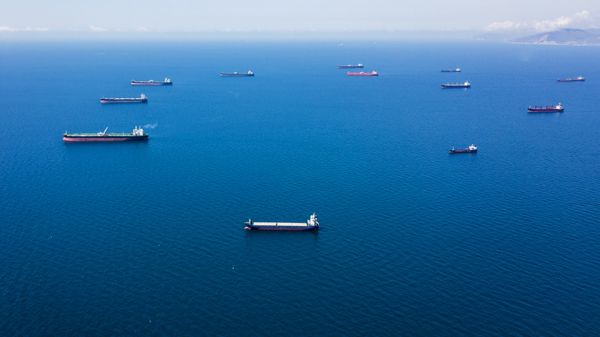 Танкеры с нефтью Танкеры с нефтью