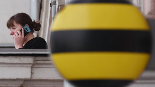 Вывеска на офисе компании Билайн