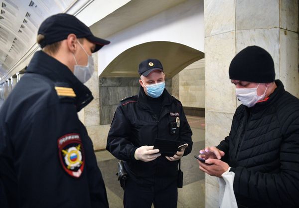 %Проверка соблюдения дистанции между пассажирами в транспорте