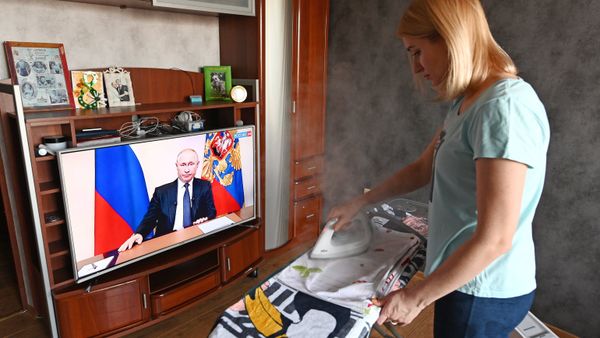 Трансляция обращения президента России В. Путина к гражданам из-за ситуации с коронавирусом
