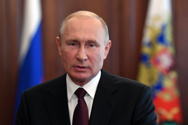 Обращение президента РФ В. Путина к выпускникам российских школ Обращение президента РФ В. Путина к выпускникам российских школ