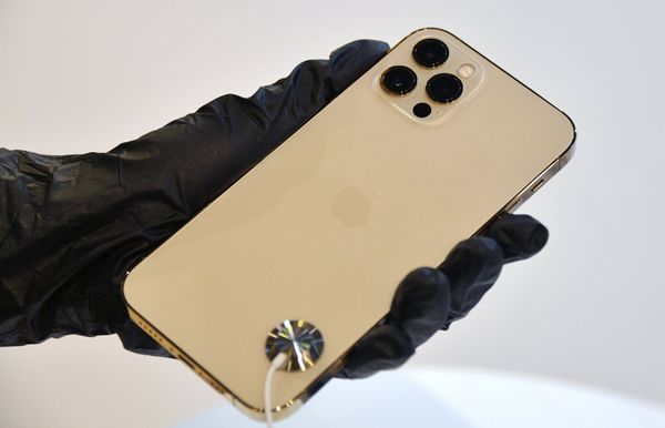 !В России поступили в продажу новые Iphone