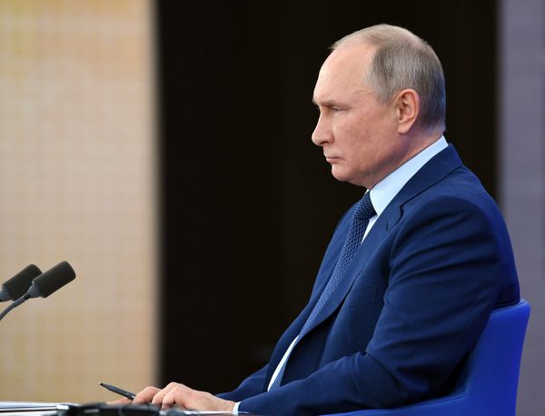Президент РФ Владимир Путин на большой ежегодной пресс-конференции в режиме видеоконференции