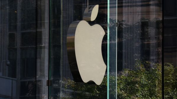 Фирменный магазин Apple на 5-й авеню в Нью-Йорке