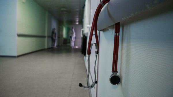 Работа врачей в красной зоне Новосибирской областной клинической больницы