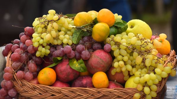 Фрукты на празднике урожая