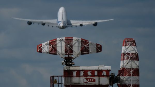 Самолеты в аэропорту Шереметьево Самолеты в аэропорту Шереметьево