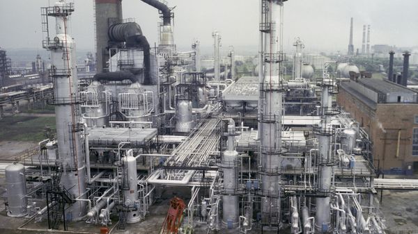 Ново-Уфимский нефтеперерабатывающий завод.