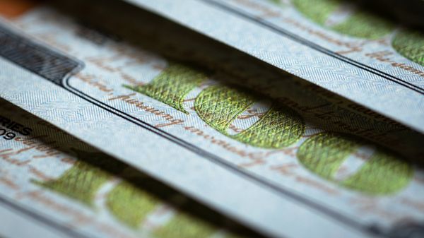Купюры американских долларов