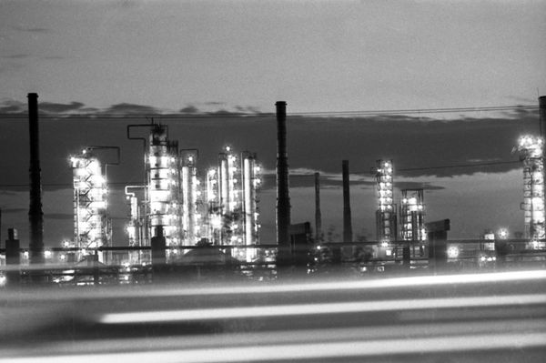 Ярославский нефтеперерабатывающий завод имени Д. И. Менделеева.