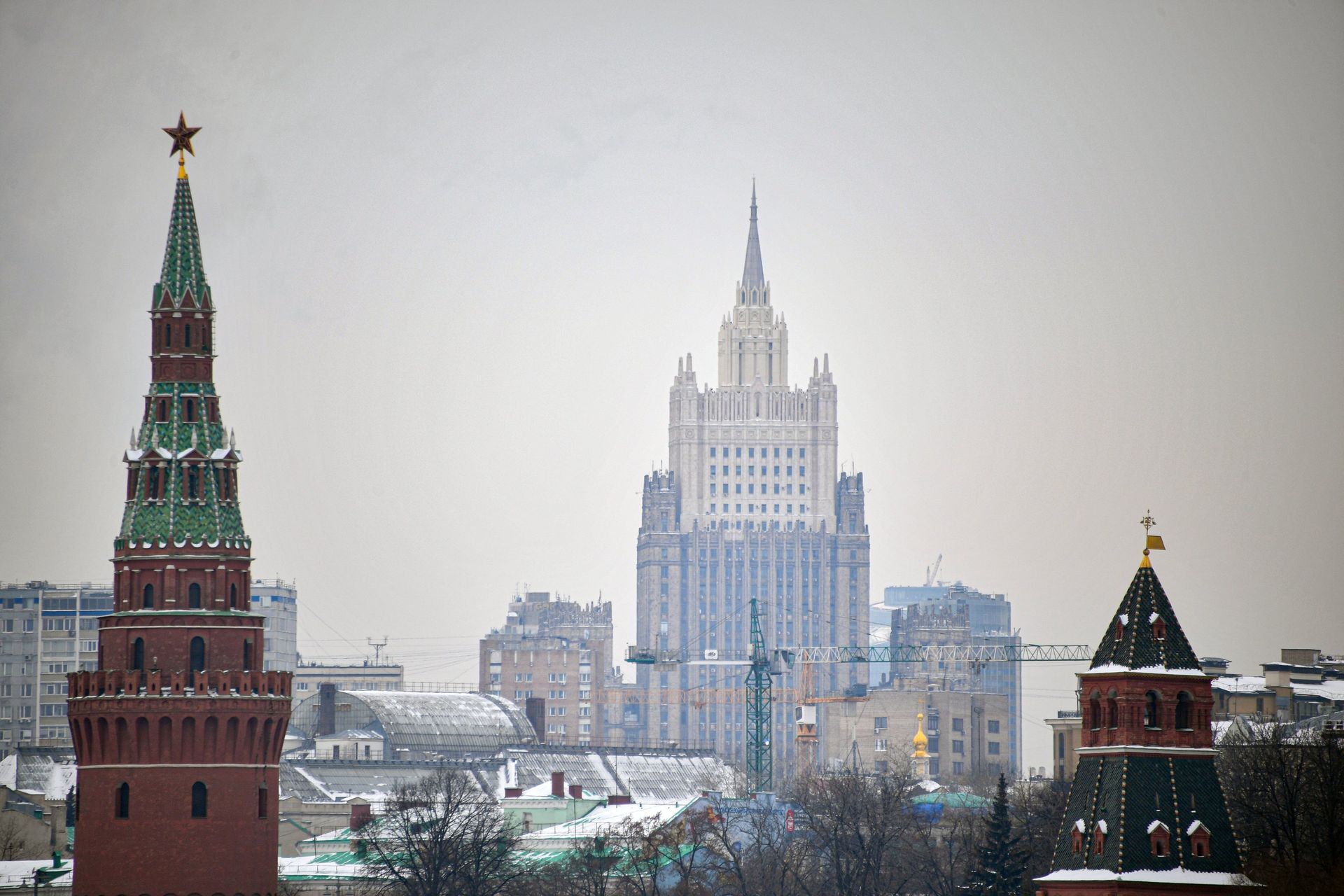  Вид на башни московского Кремля и здание МИД - ПРАЙМ, 1920, 17.12.2022