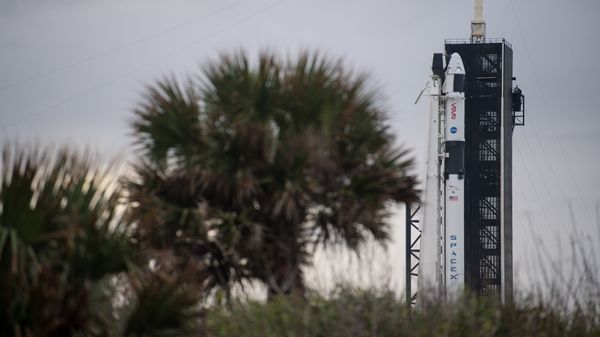 Старт Falcon 9 с кораблем Crew Dragon 