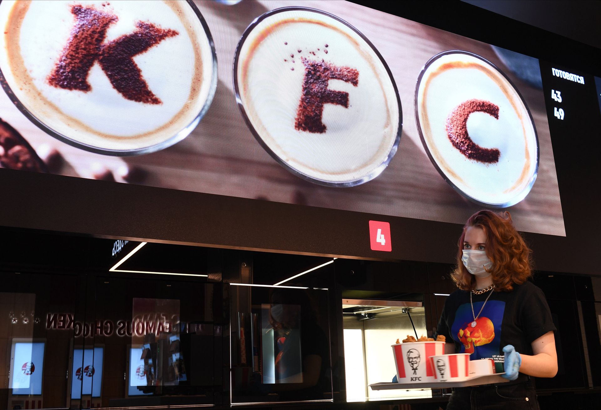 Посетитель в ресторане быстрого питания KFC - ПРАЙМ, 1920, 25.11.2022