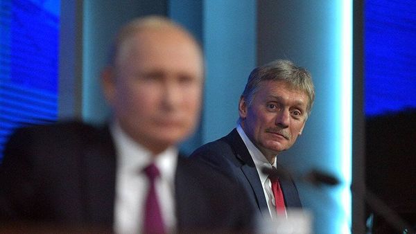 Президент РФ Владимир Путин и пресс-секретарь президента РФ Дмитрий Песков.