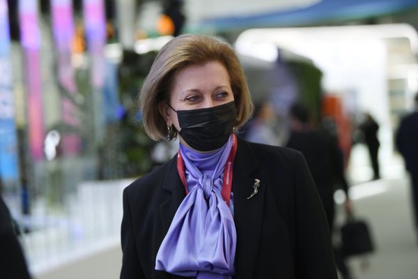 Анна Попова.