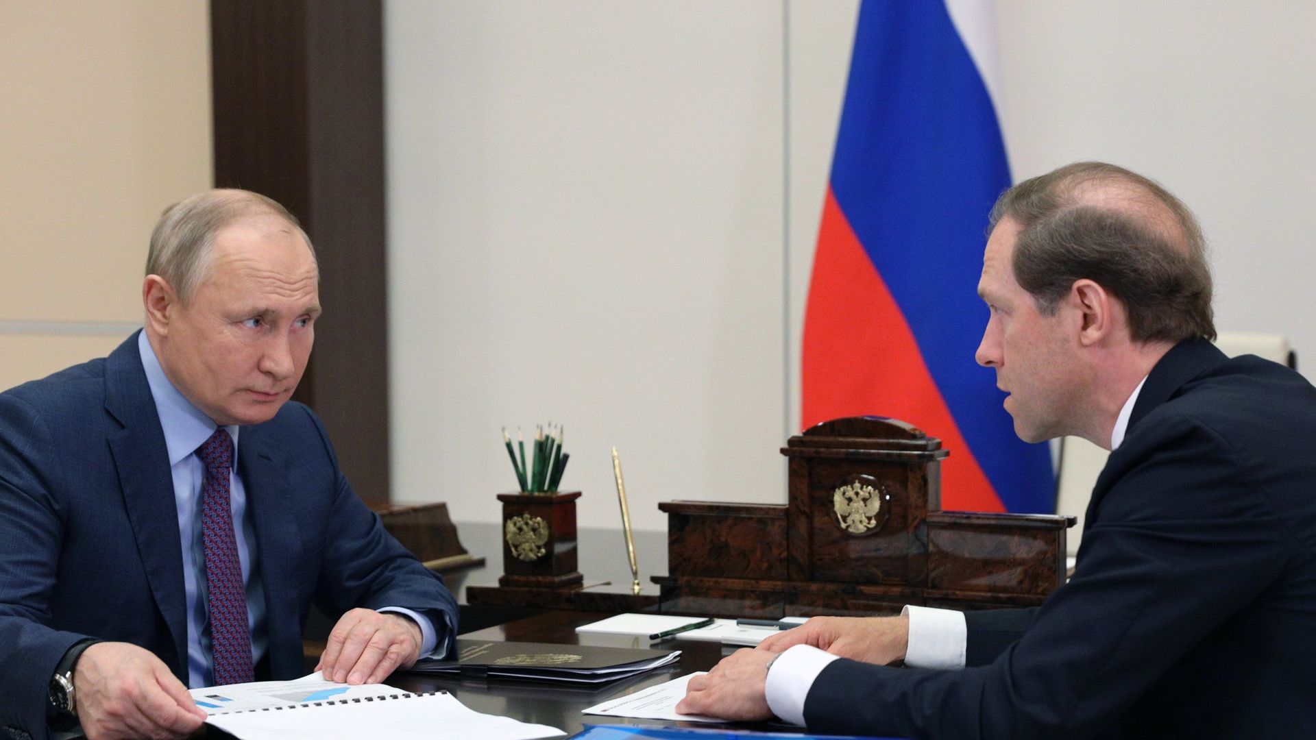 Президент РФ В. Путин встретился с министром промышленности и торговли РФ Д. Мантуровым - ПРАЙМ, 1920, 10.06.2021