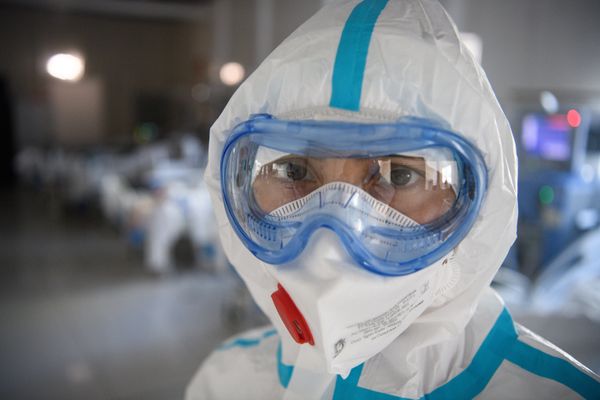 Лечение больных с COVID-19 в резервном госпитале в АТЦ Москва