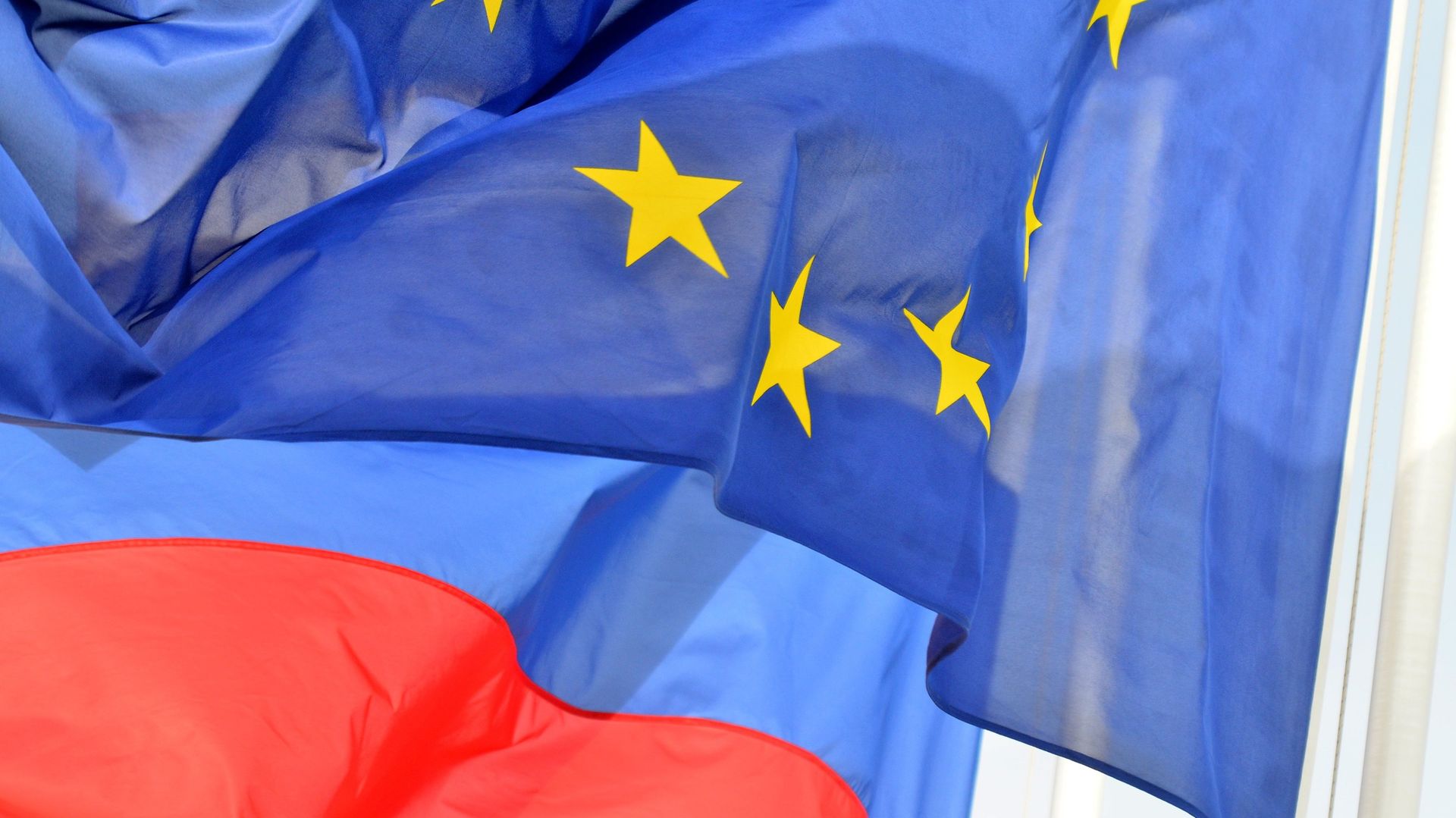Флаги России и ЕС на набережной Ниццы Флаги России и ЕС на набережной Ниццы - ПРАЙМ, 1920, 12.09.2023