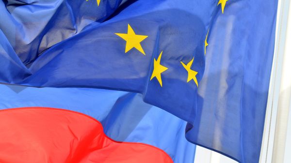Флаги России и ЕС на набережной Ниццы