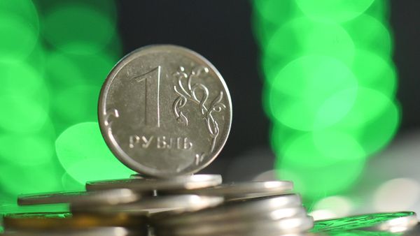Монеты номиналом один рубль.