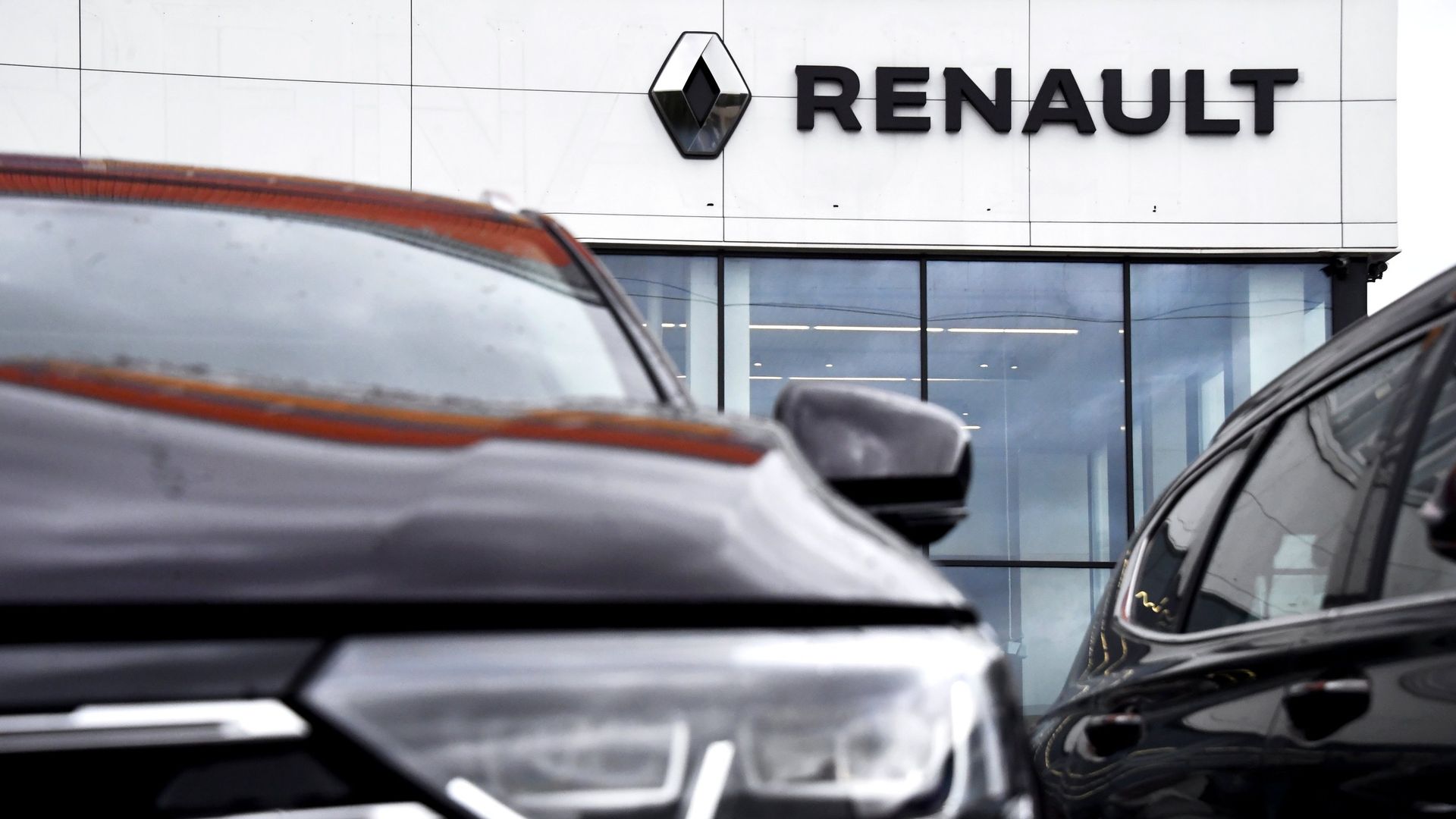  Открытие автомобильного салона Renault после карантина в Москве - ПРАЙМ, 1920, 30.06.2021