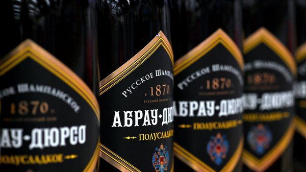 Предновогодняя торговля в ТЦ Метро