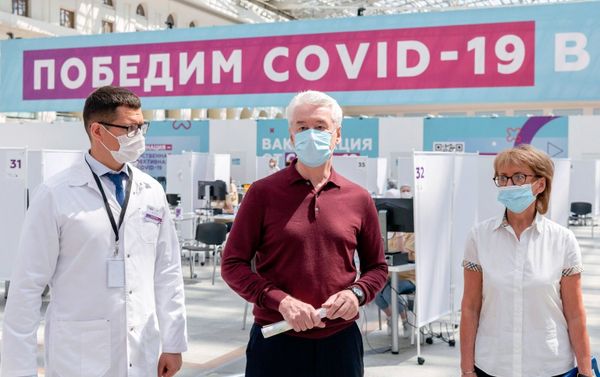 Открытие центра вакцинации в Гостином дворе