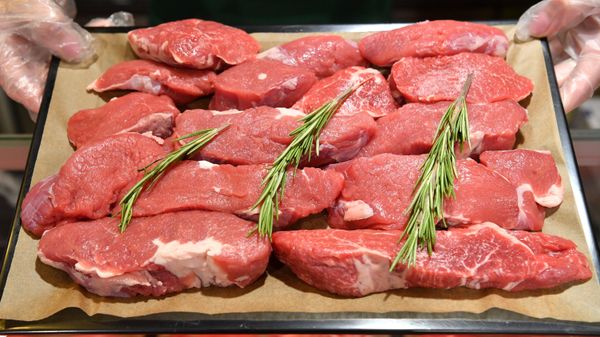 Продажа мяса в магазине Азбука Вкуса в Москве Продажа мяса в магазине Азбука Вкуса в Москве