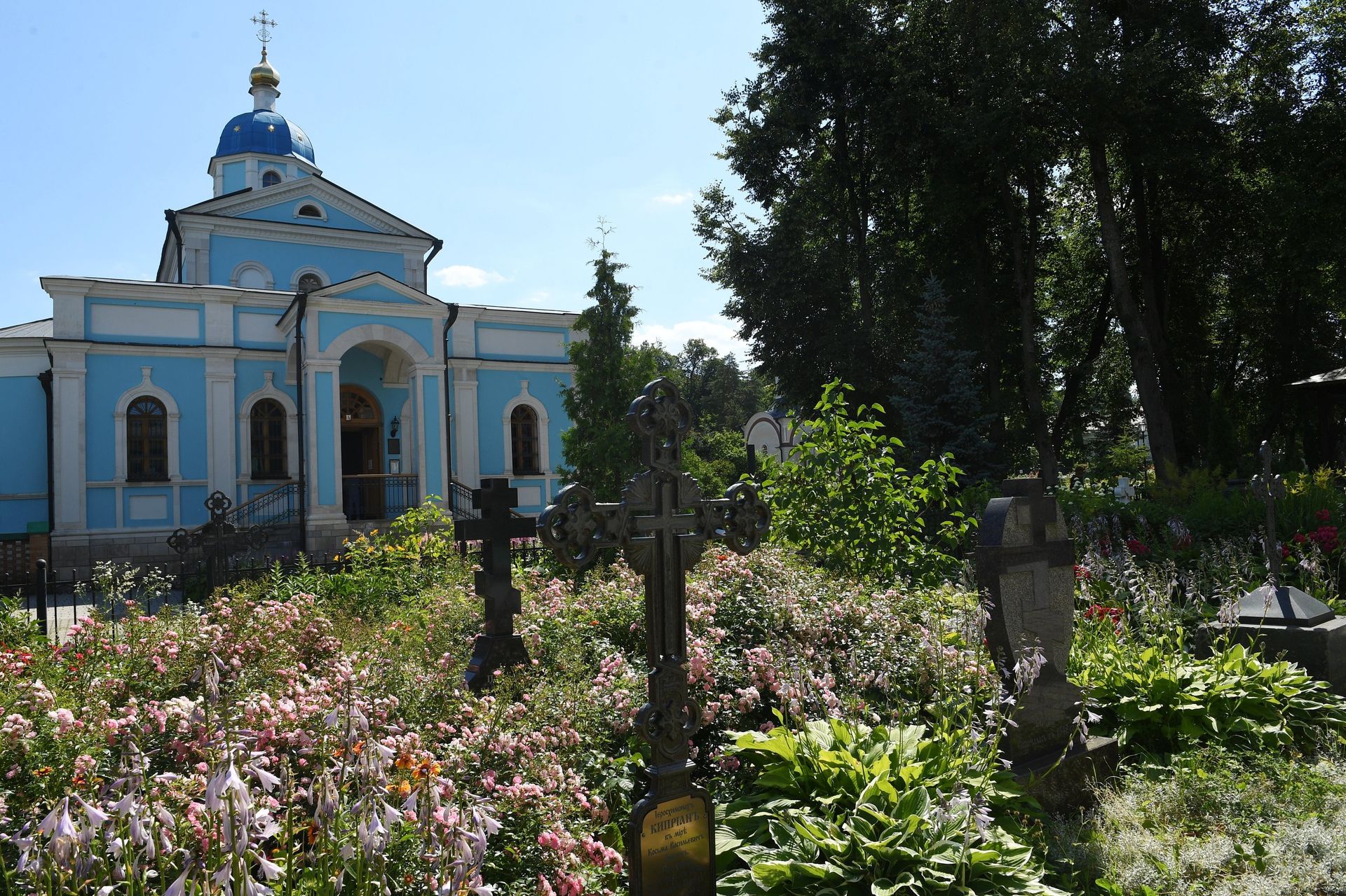 Храм с кладбищем - ПРАЙМ, 1920, 20.08.2021