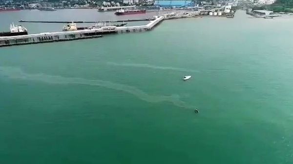 Разлив нефти в Черном море.