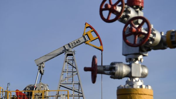 Добыча нефти.