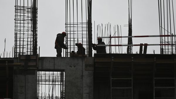 Рабочие на строительной площадке