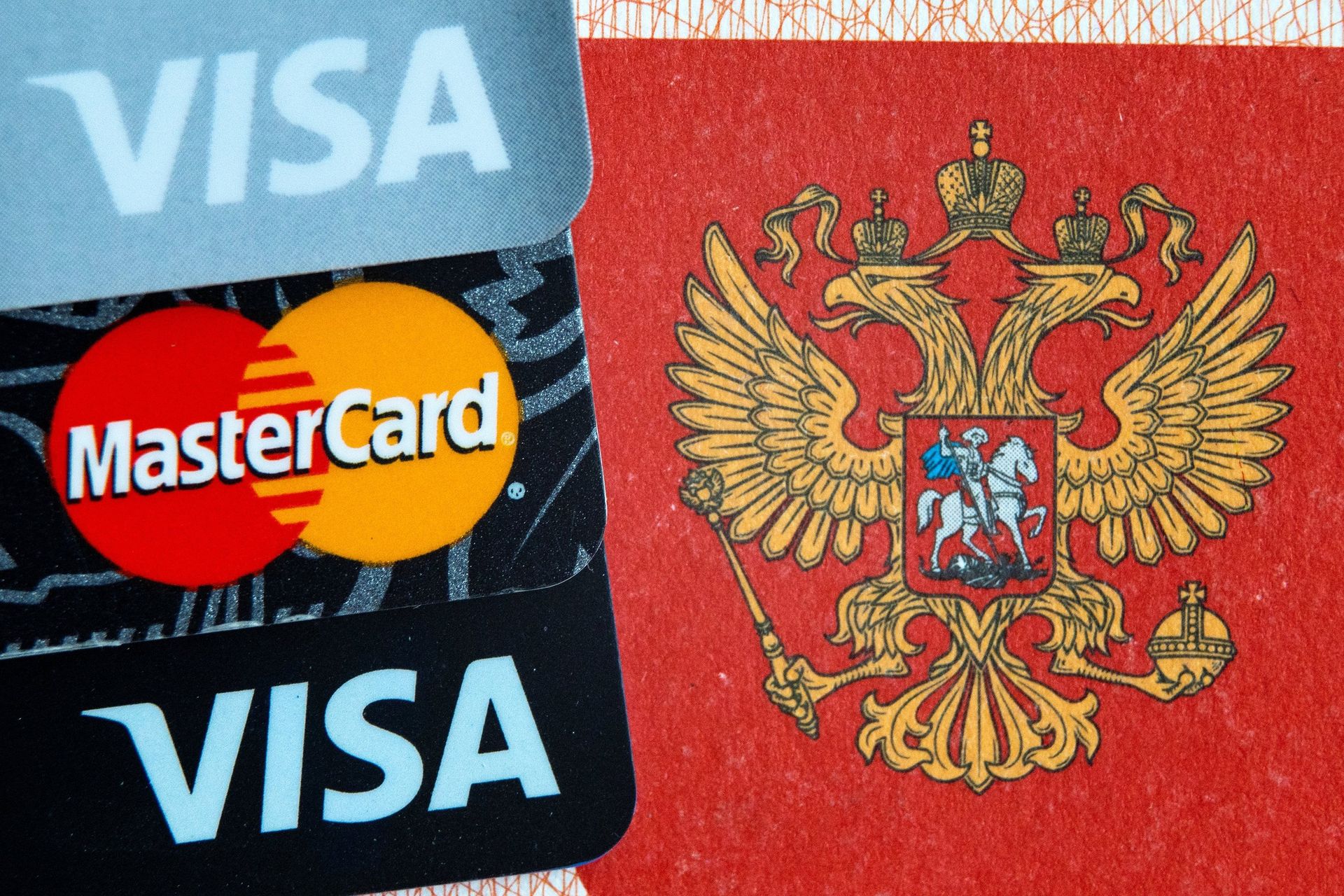 Банковские карты международных платежных систем Visa и Mastercard - ПРАЙМ, 1920, 07.03.2022