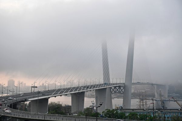 Вантовый мост через бухту Золотой Рог во Владивостоке