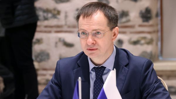 Помощник президента РФ Владимир Мединский во время российско-украинских переговоров