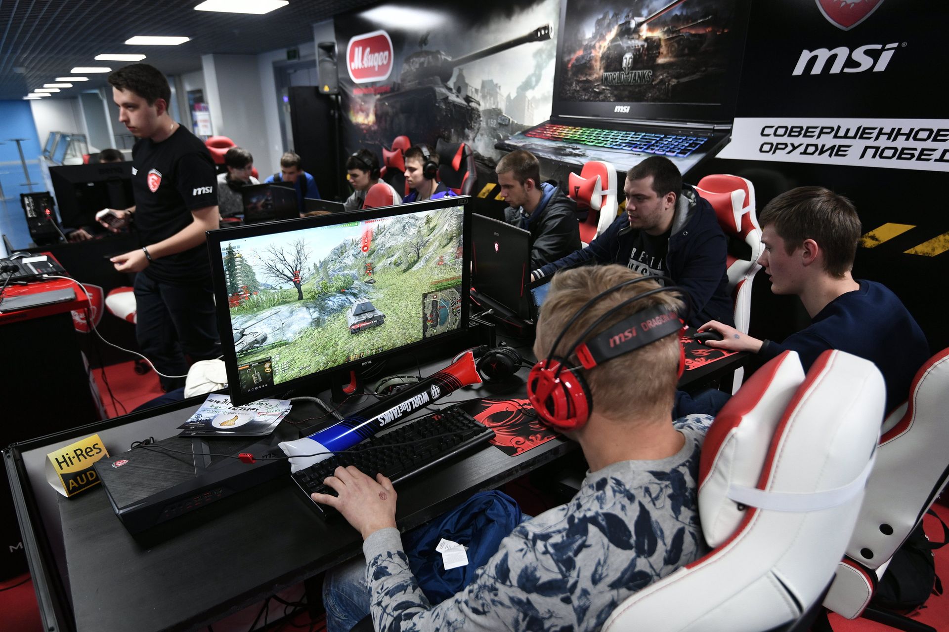 Киберспортсмены играют в World of Tanks - ПРАЙМ, 1920, 07.07.2022